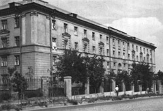 Первое здание по пр. Б. Хмельницкого